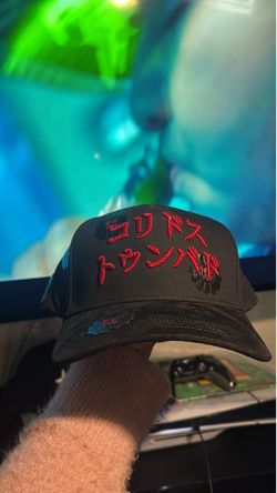 Caps