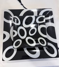 Black and White Square Plate Set