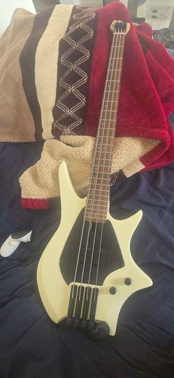 Trade for bajoquinto Hils NEXT HNB3 Headless Bass guitar and Fender Rumble 100 or warmoth trade for bajoquinto