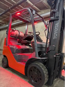 TOYOTA M8, latest model 4500 lb,3 stage, side shift