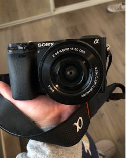 Sony a6000 w 2 kit lenses