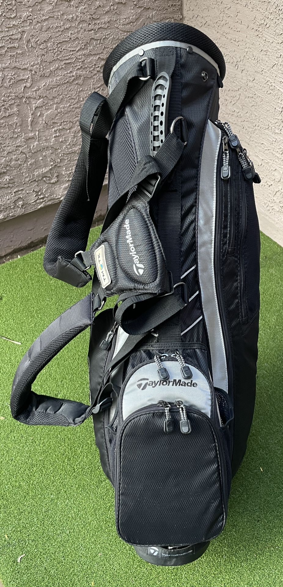 TAYLORMADE BLACK GREY TM TK 6 WAY DIVIDER, 8 POCKET STAND GOLF BAG