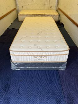 Like New! Saatva Classic Firm  Twin XL Mattress - Delivery Available