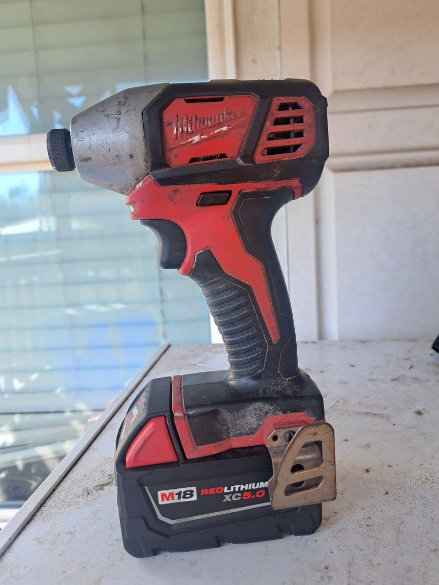 Milwaukee 1/4in Impact Driver With Battery