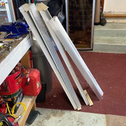 Free! Two 4' Fluorescent Light Fixtures