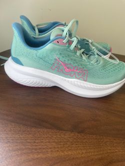 Hoka Mach 6  women’s size 9