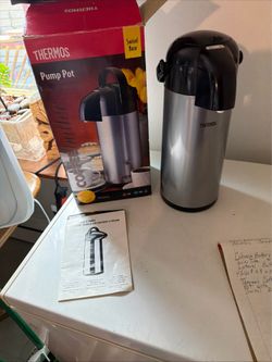 Thermos Coffee Butler Pump Pot with Swivel Base 2 Quart Capacity (small dent)