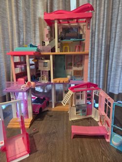 Barbie Dreamhouse with Accessories – Good Condition