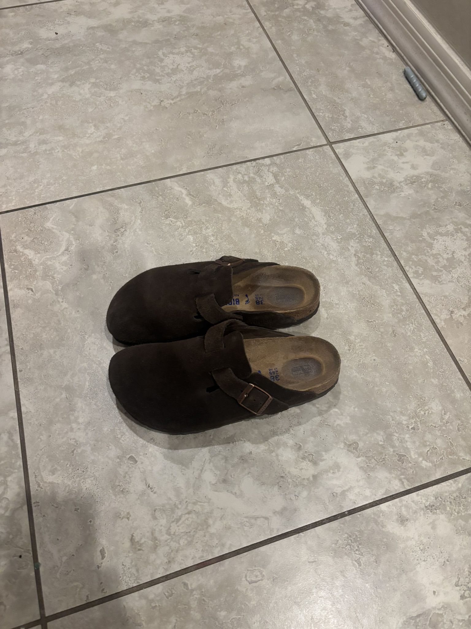 brown mocha birkenstock clogs