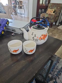 Tea Pot With Cups
