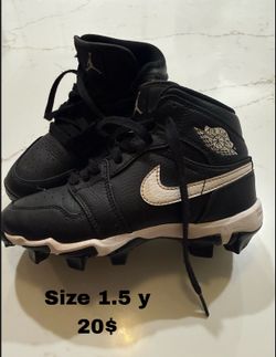 Baseball cleats