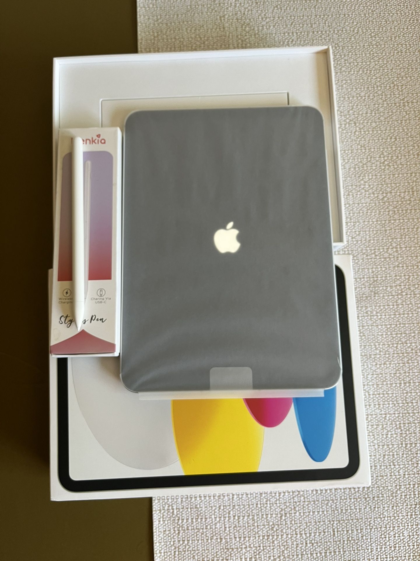 Apple iPad 10th Generation (2022 model /new Open Box ) 64GB Wi-Fi + Cellular with pencil, keyboard & case