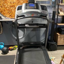 Commercial 1750 Treadmill 