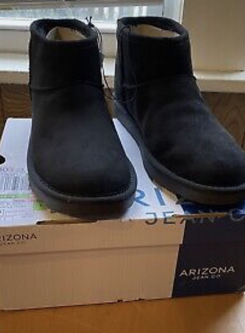 Arizona women’s Winter Boots Black New size 8 NEW With Box