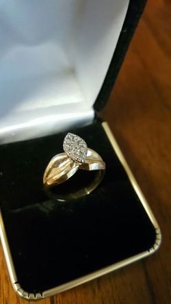 $1300 Diamond ring 10k yellow gold size 7.5