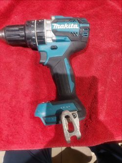 Makita  driver drill perfect condicion 55.00 brushness