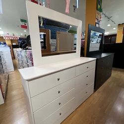 Dresser With Mirror New $359