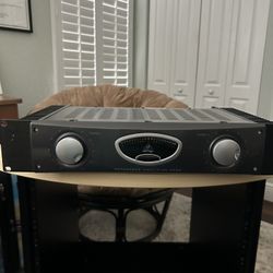 Behringer A500 Amplifier