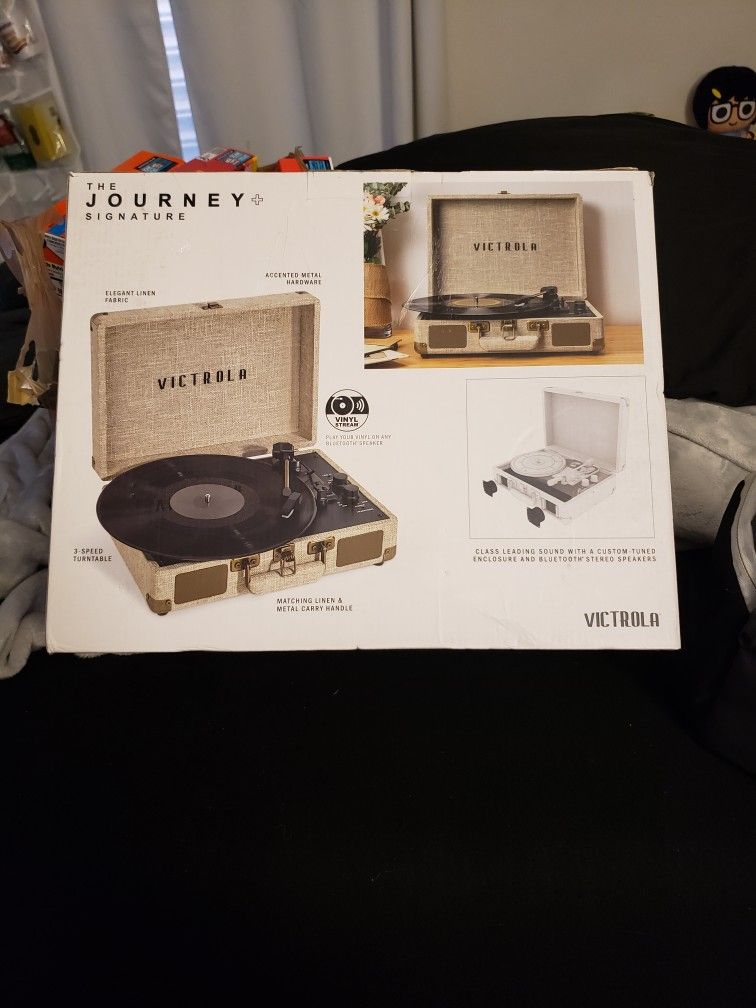 Victrola Record Player With built In Speakersand Bluetooth Capabilitie.