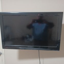 Dynex 32" TV With Wall Mount