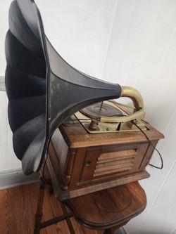 Antiques grafonola record player