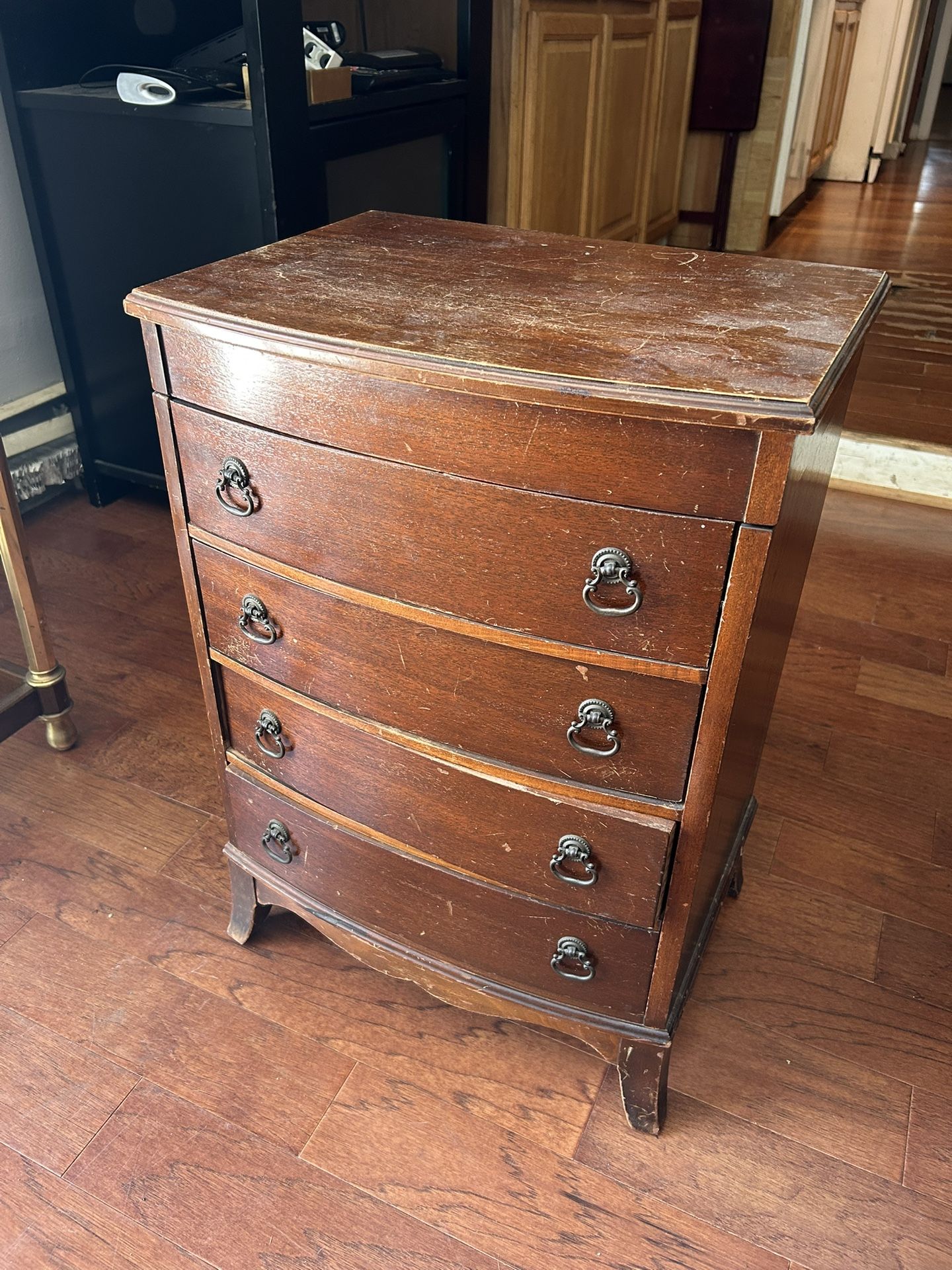 Dresser With Jewelry Storage