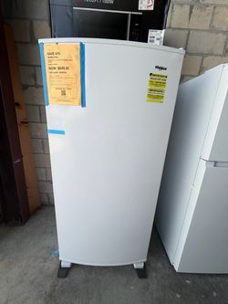 Whirlpool Upright Freezer White