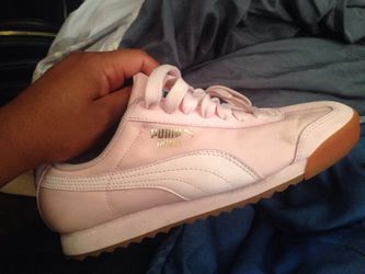 Girl Size 5 Pink Pumas