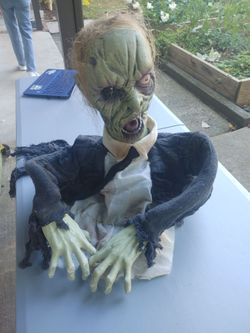 Halloween Zombie Figure Decoration