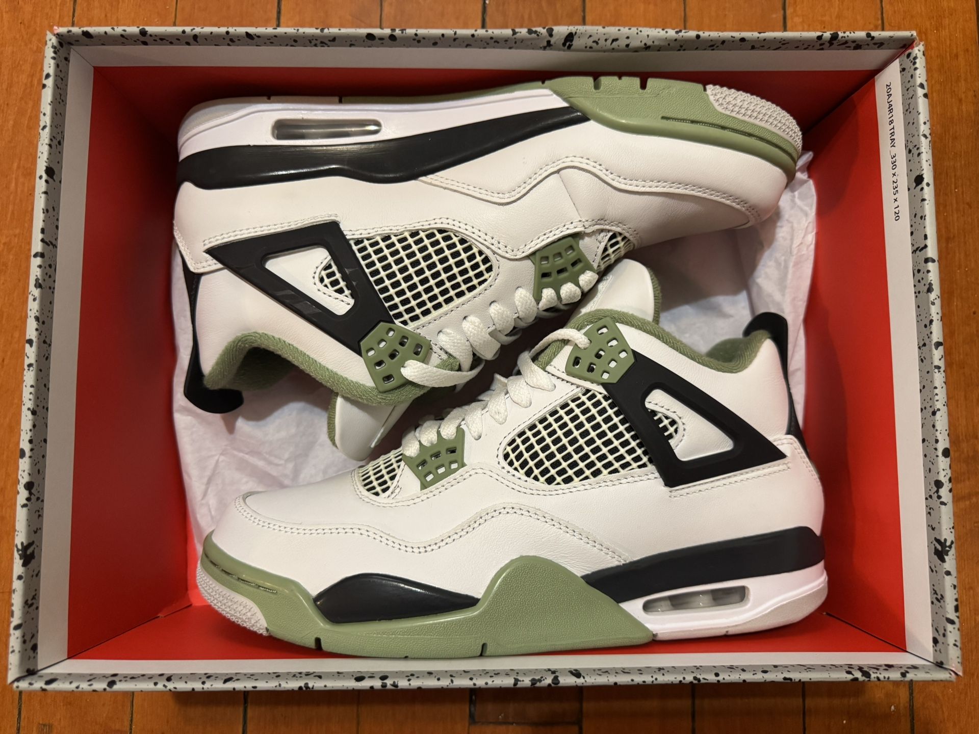 Air Jordan 4 Seafoam size 8 Men’s / 9.5 Women’s