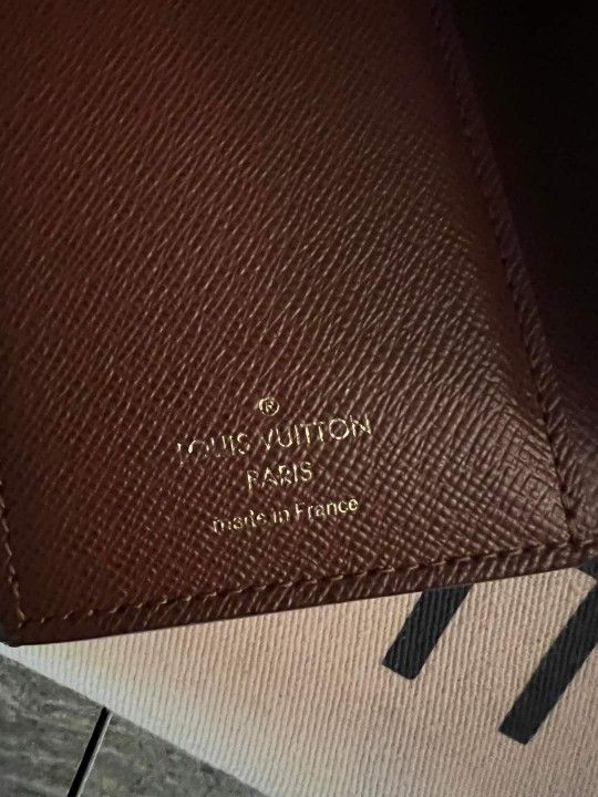 ❌SOLD❌ on Tradesy Louis Vuitton Victorine Wallet