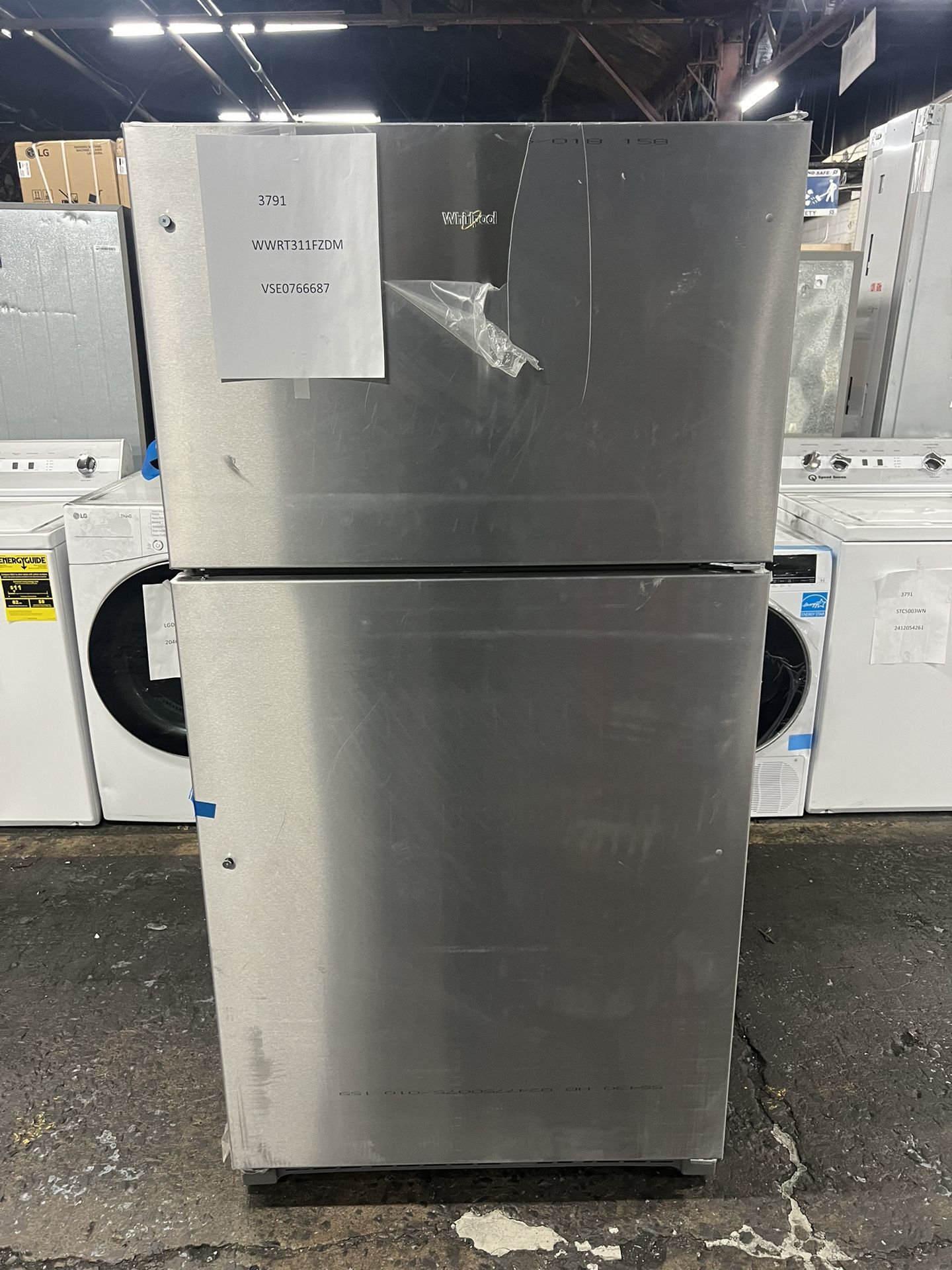 33 Inch Wide Whirlpool (20.5 cu. ft) Top Freezer Refrigerator (NEW Floor Model) (1 YR WARRANTY)