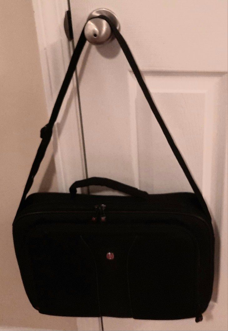 Wenger Swiss Army Gear Laptop Computer Case Shoulder Messenger Bag Briefcase Carry On Black 