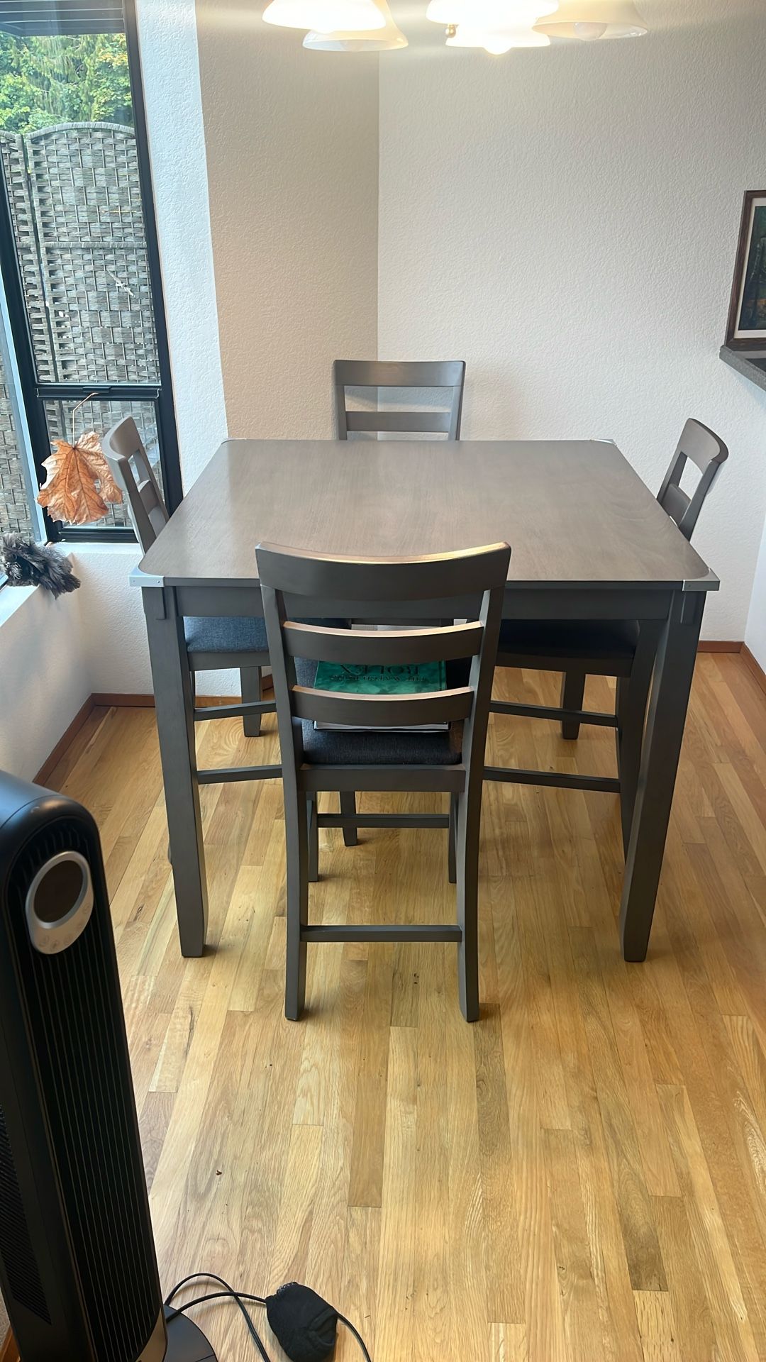 Small kitchen table With 4 Chairs $150
