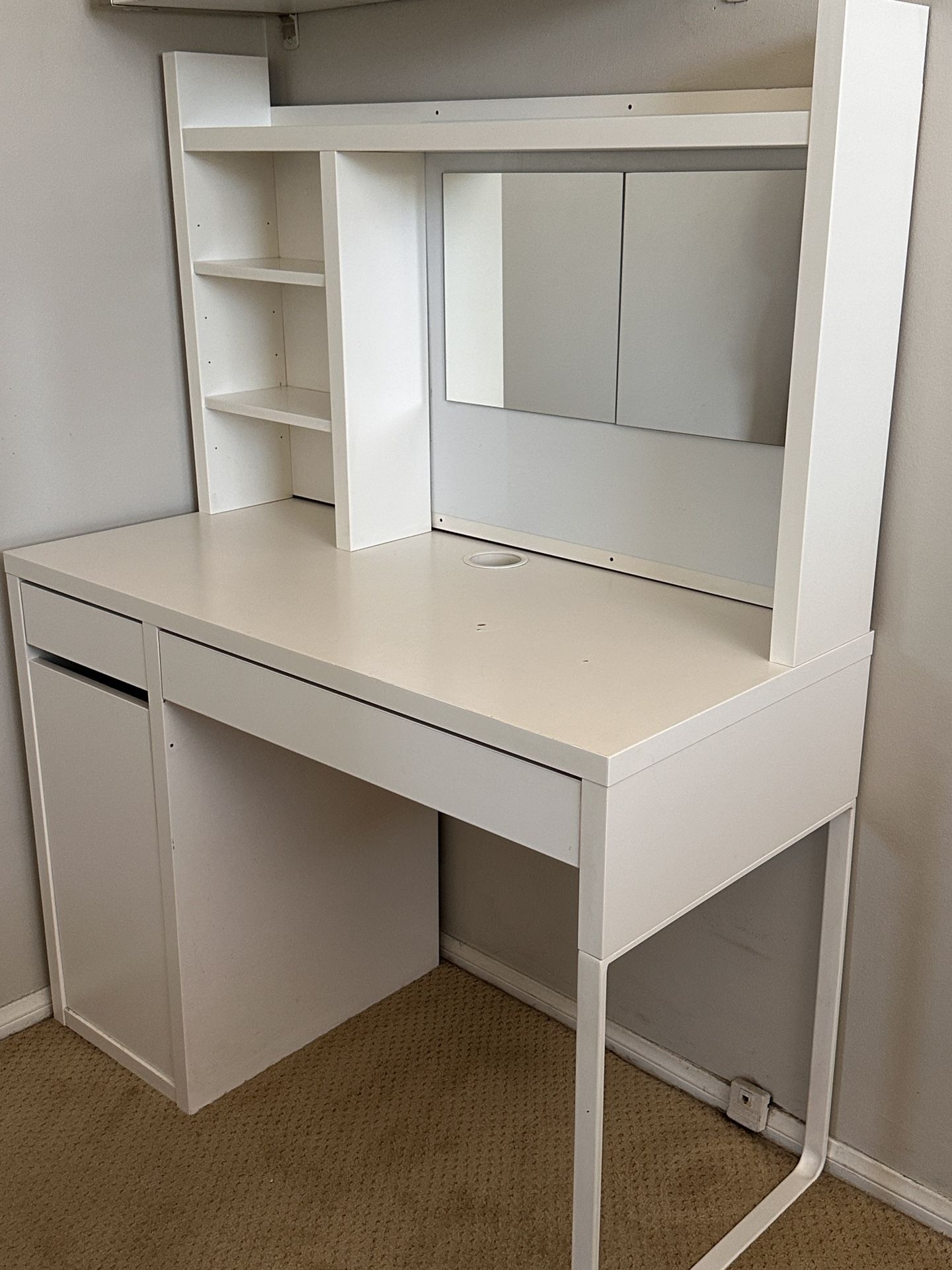 IKEA Micke Desk With Removable Mirrors