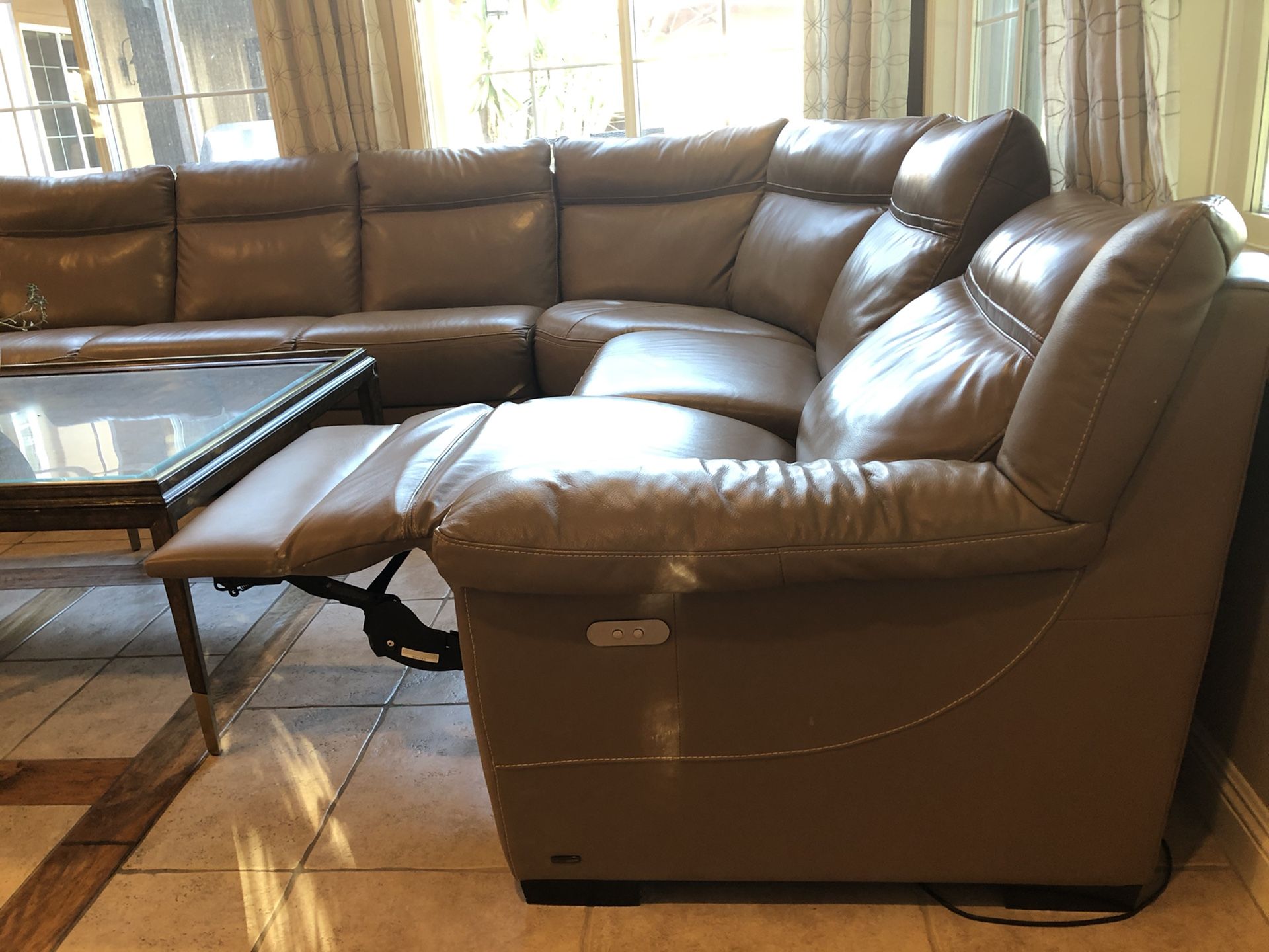 Natuzzi Editions. Top Quality Leather Sofa Settings for Sale in San