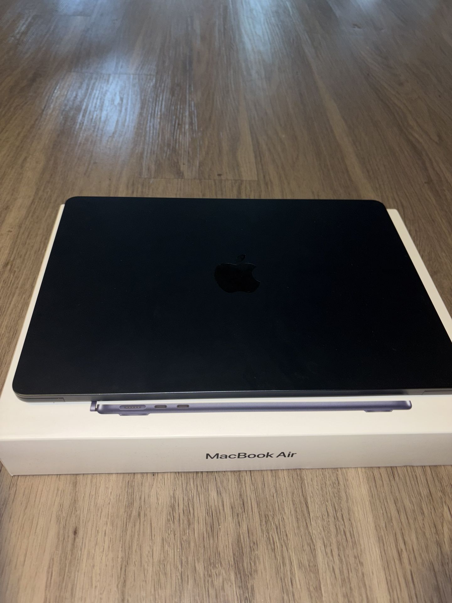 Apple MacBook Air 13.6” (M2, 2022) – Midnight – Excellent Condition!