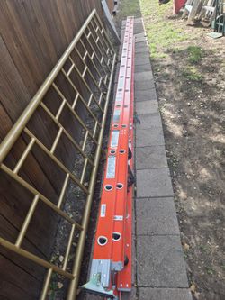Louisville fiberglass Ladders 32ft