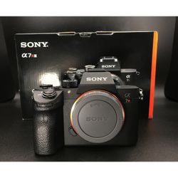 Sony Alpha 7R III - Full-frame