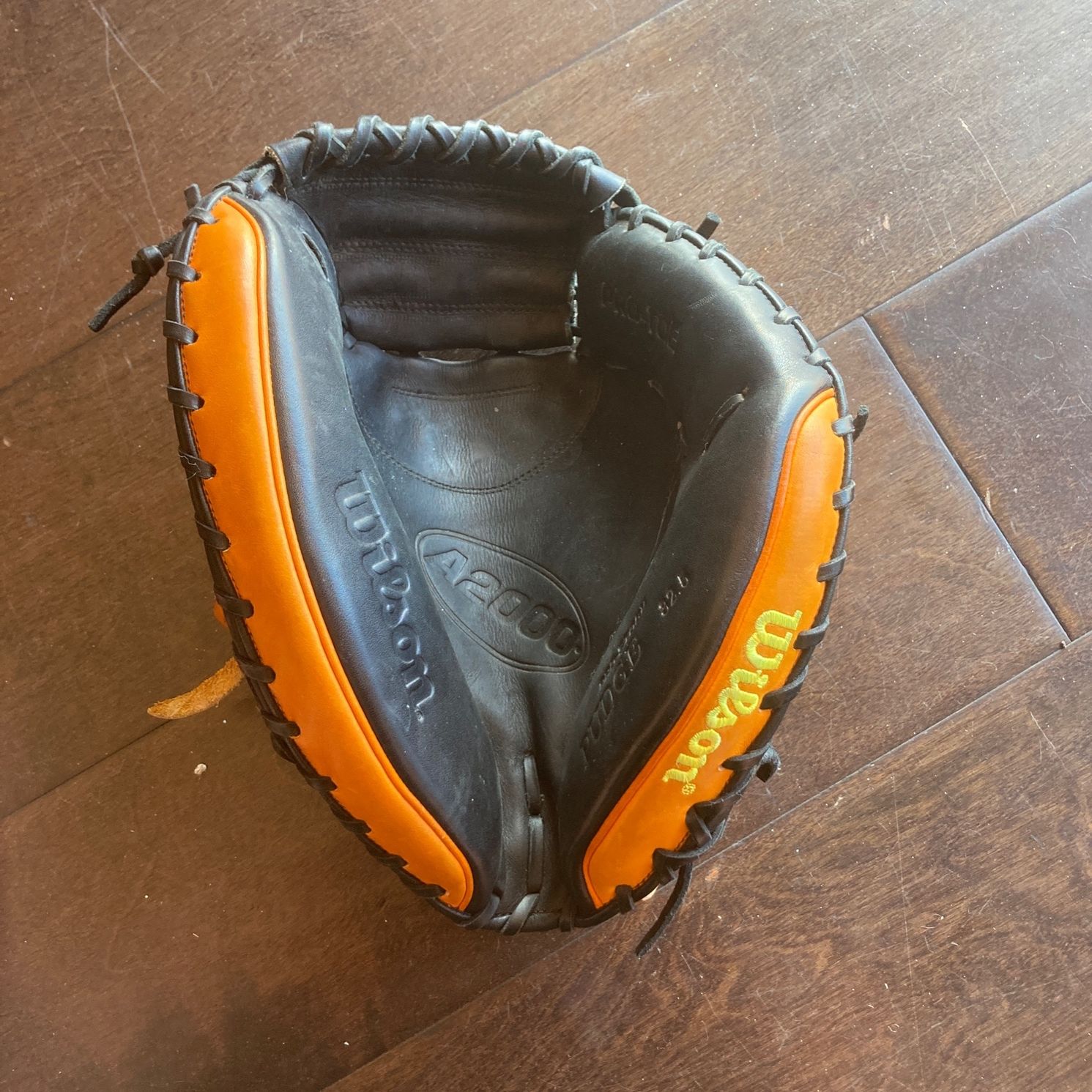 A2000 Catchers Glove Baseball