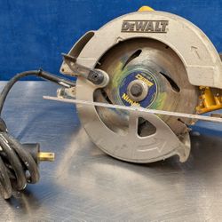 DeWalt DWE575 Corded Saw