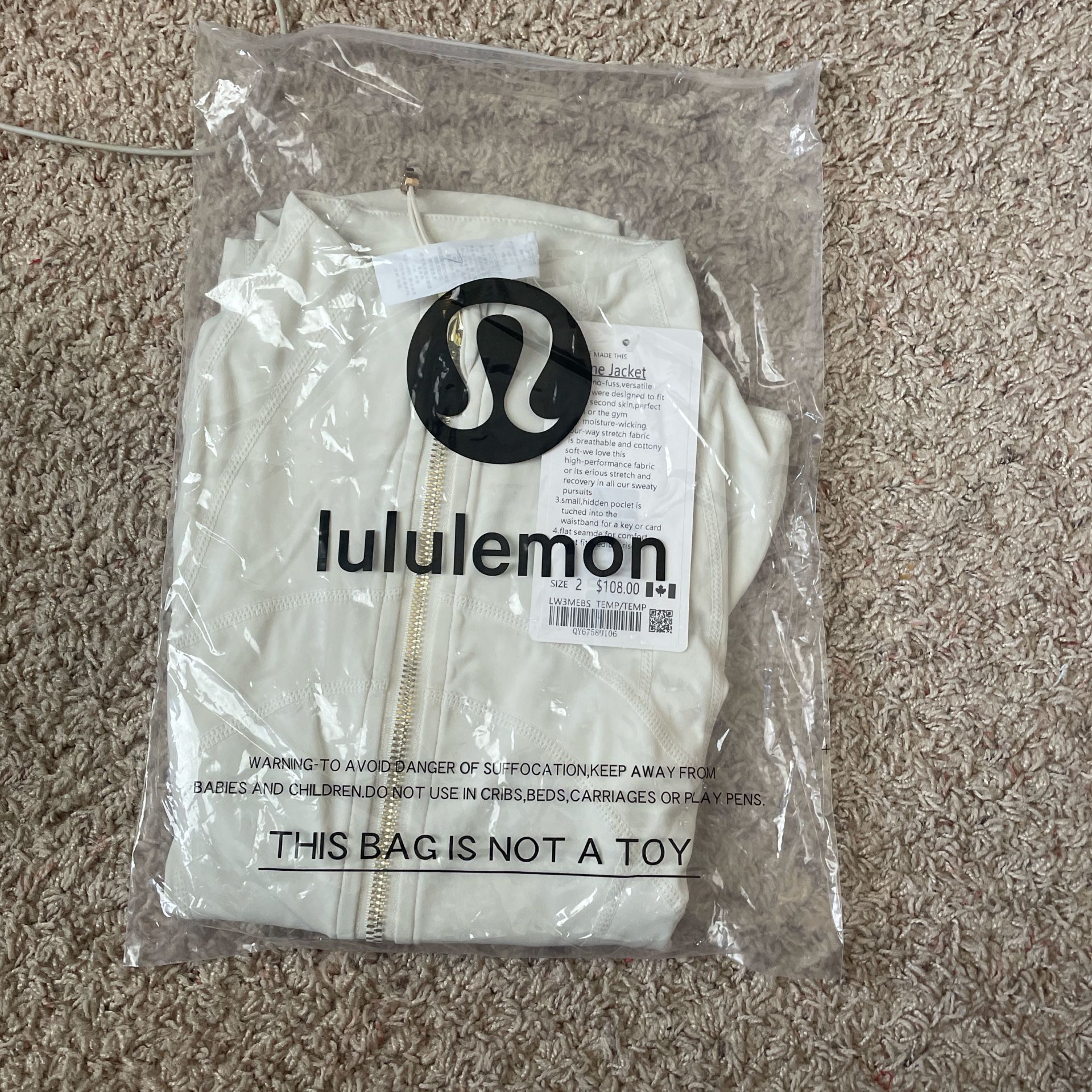 WHITE LULULEMON JACKET (READ DESCRIPTION)