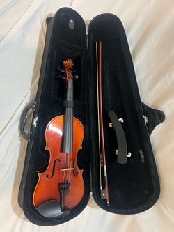 Violin size 4 with Bow and shoulder  rest in Hard Case