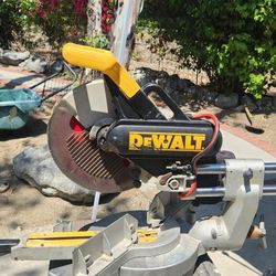 dewalt DW708 Sliding miter saw 12in 