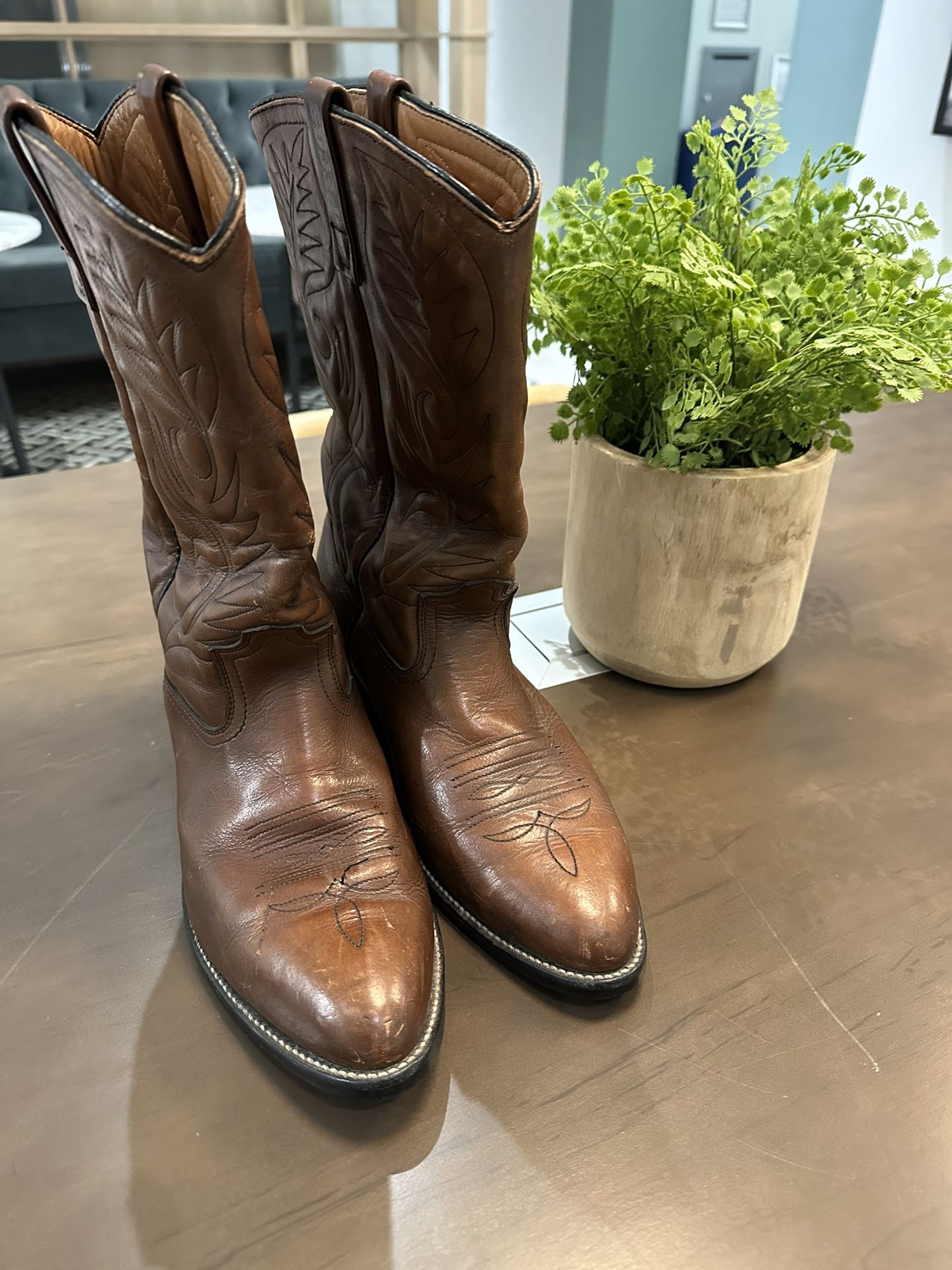 10.5D - Cowboy Boots - Red Wing Shoes - Oil Proof Chemigum