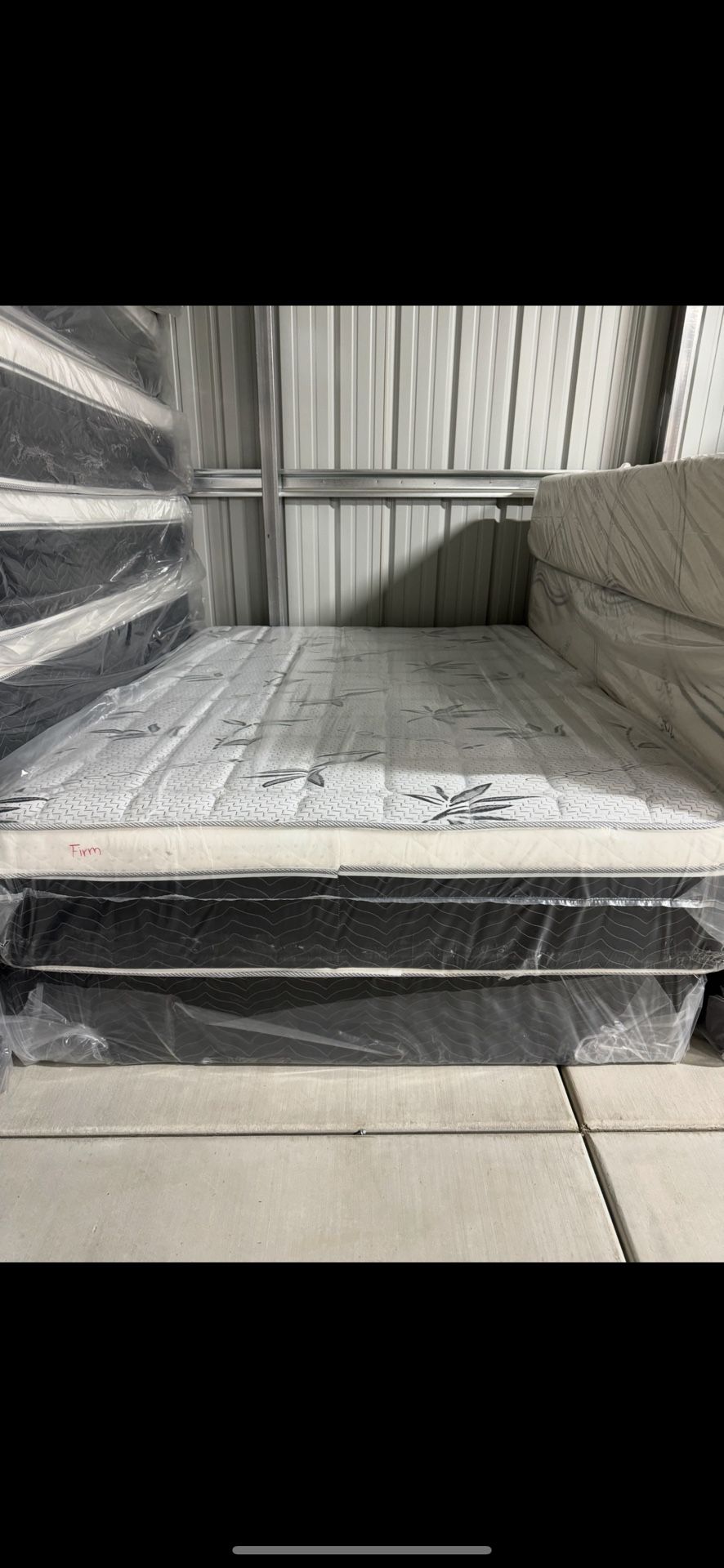 Queen Size Pillow Top Mattress With Box Spring