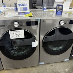 New Open Box LG Stainless Steel Front Load Washer And Gas Dryer Set 