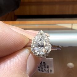 Stunning Pear Shaped Diamond Engagement Ring