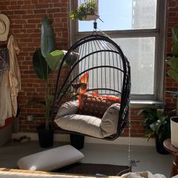Hanging Chair / Egg Chair/ Indoor Lounge Seat / Patio Outdoor swinging Chair 