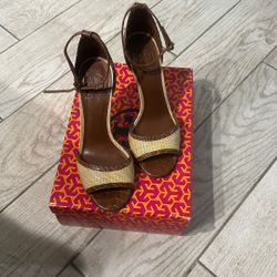 Sandalias De Tacon Size 8 Tory Burch Adelaide  Usadas con estampado de cocodrilo.